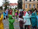 Tanečky v pláštěnkách Den dětí