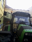Foto - Kluci v traktoru
