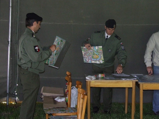 Foto - Vojensk Policie z Tbora a mapy