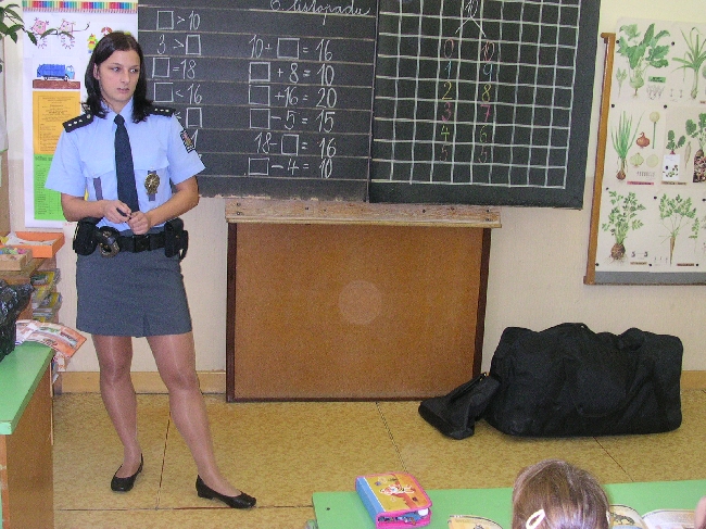 Foto - Slena policistka je bvalou kyn na Z