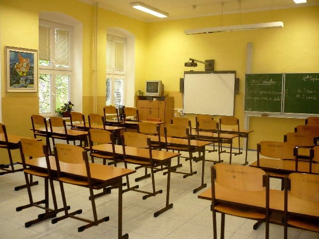 Učebna dějepisu, nová interaktivní tabule, nová podlaha Učebna dějepisu, nová interaktivní tabule, nová podlaha